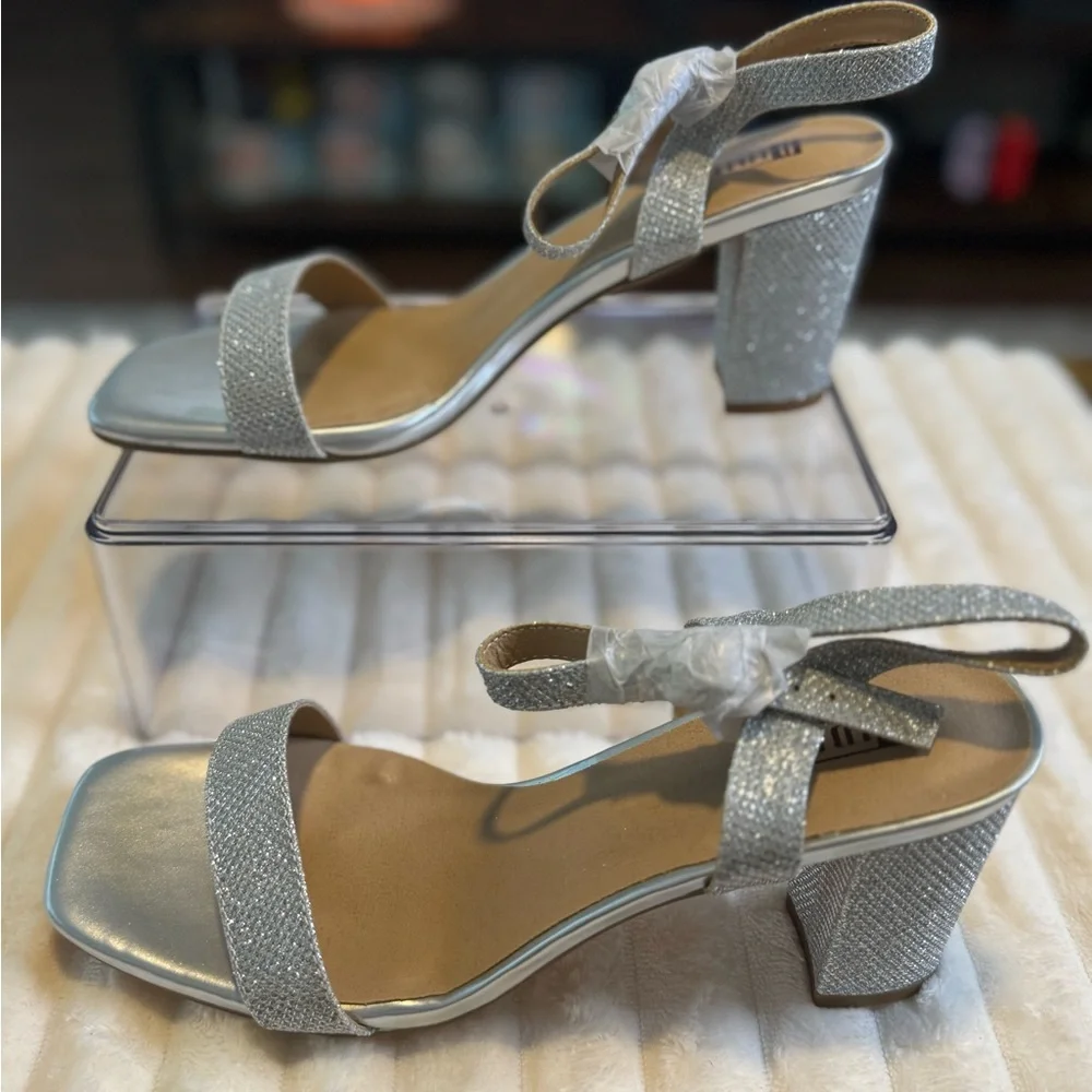 IDIFU Shimmering Silver Heels